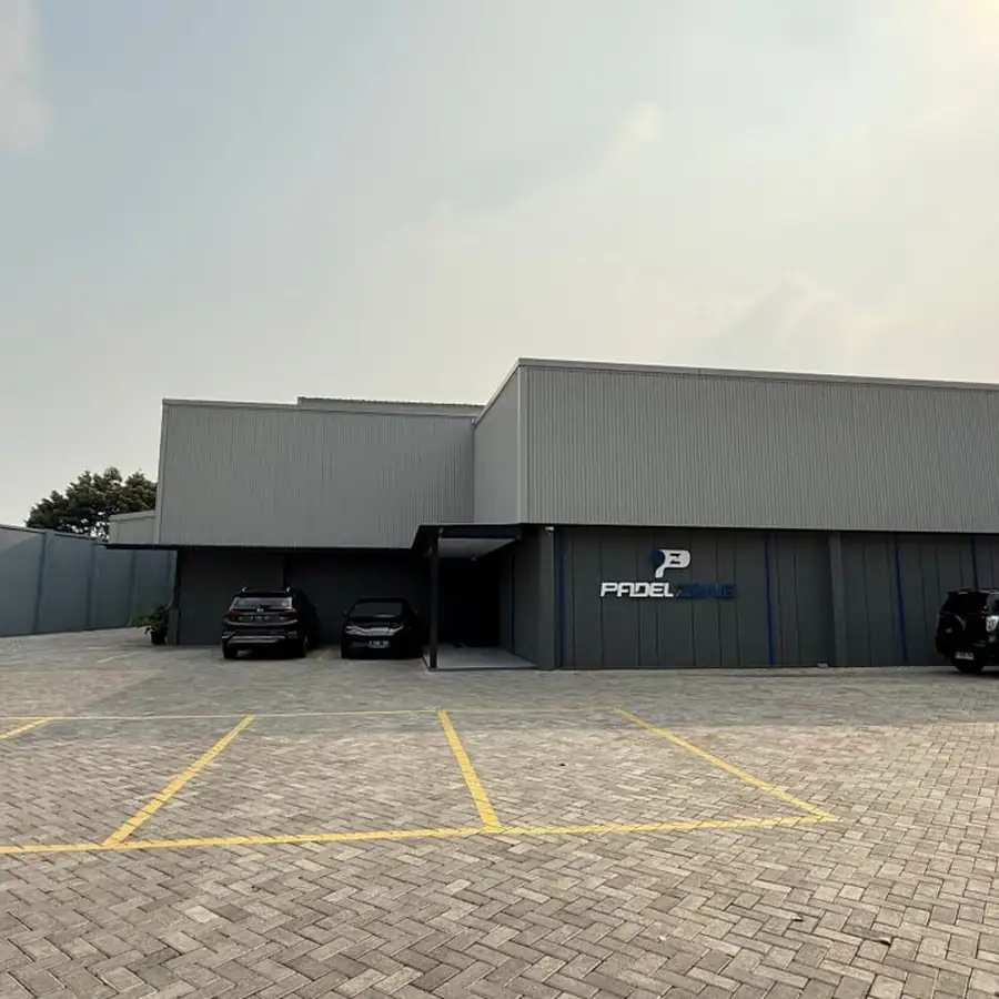 Tampak depan gedung Padel Zone, Pejaten Barat